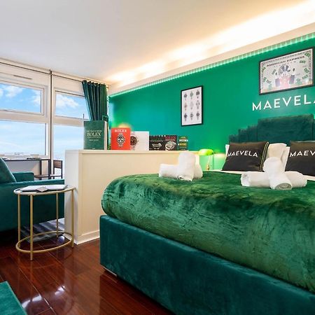 Maevela Apartments - Top Floor Rolex Themed Studio Apt Inside The Cube, Mailbox - Free Netflix & Wifi Birmingham Bagian luar foto