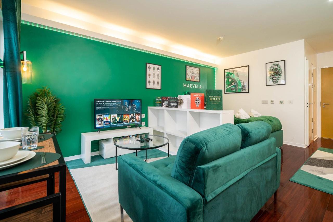 Maevela Apartments - Top Floor Rolex Themed Studio Apt Inside The Cube, Mailbox - Free Netflix & Wifi Birmingham Bagian luar foto