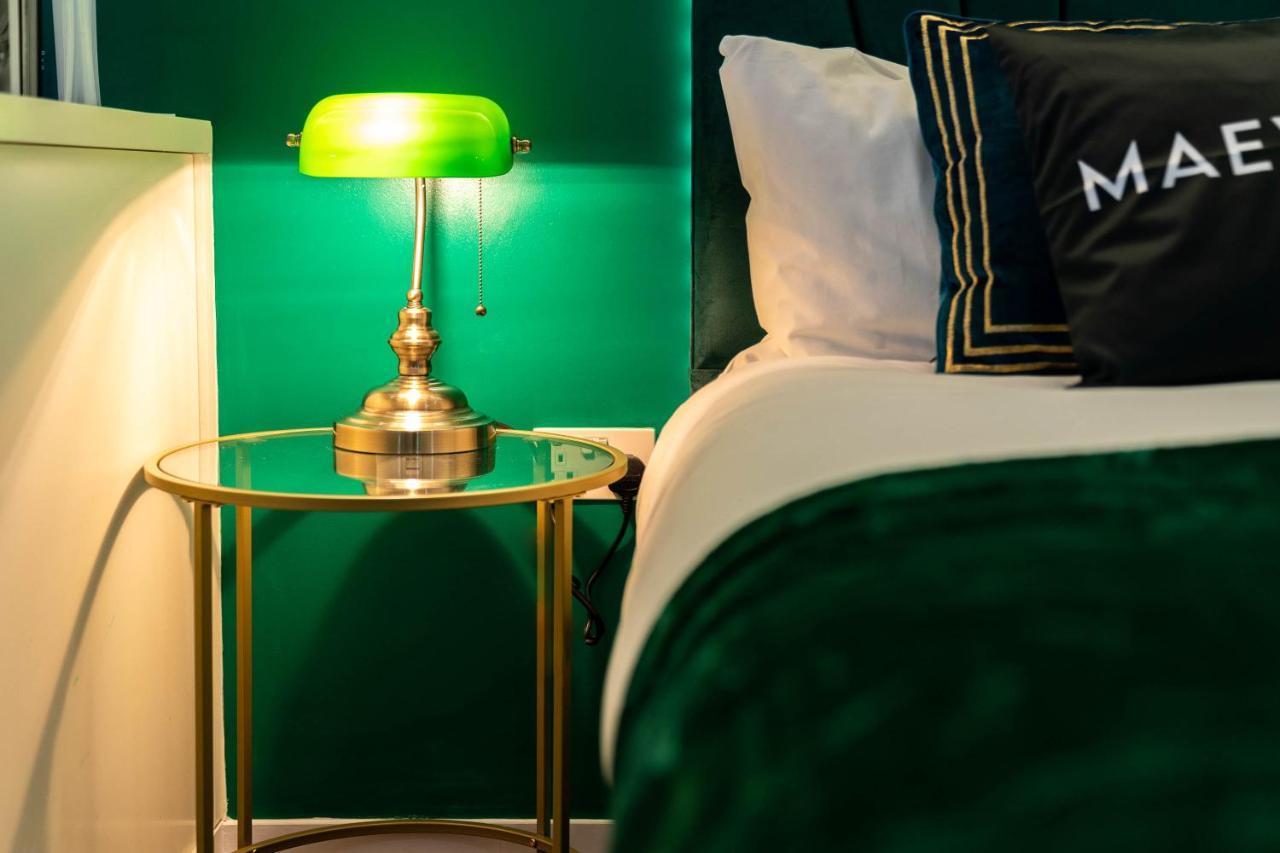 Maevela Apartments - Top Floor Rolex Themed Studio Apt Inside The Cube, Mailbox - Free Netflix & Wifi Birmingham Bagian luar foto