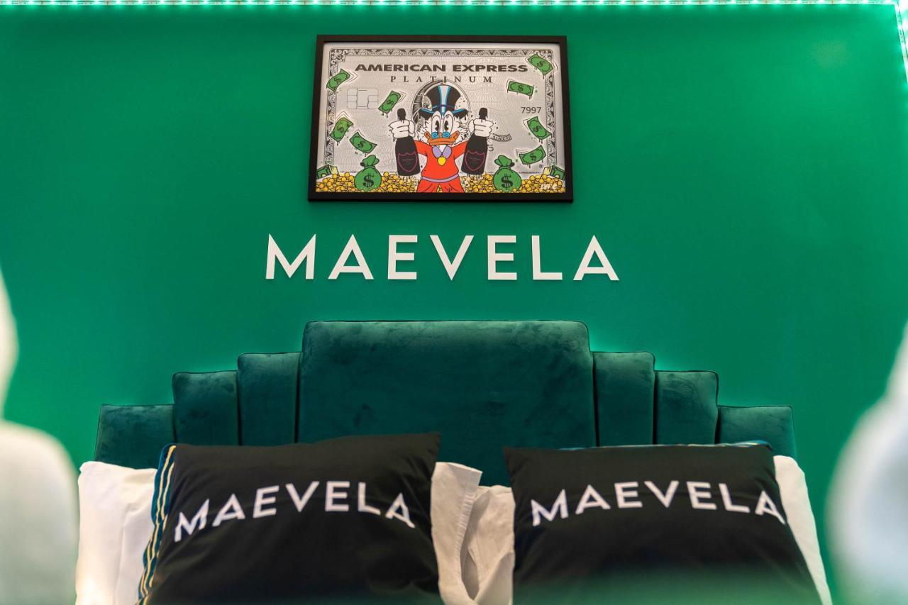 Maevela Apartments - Top Floor Rolex Themed Studio Apt Inside The Cube, Mailbox - Free Netflix & Wifi Birmingham Bagian luar foto