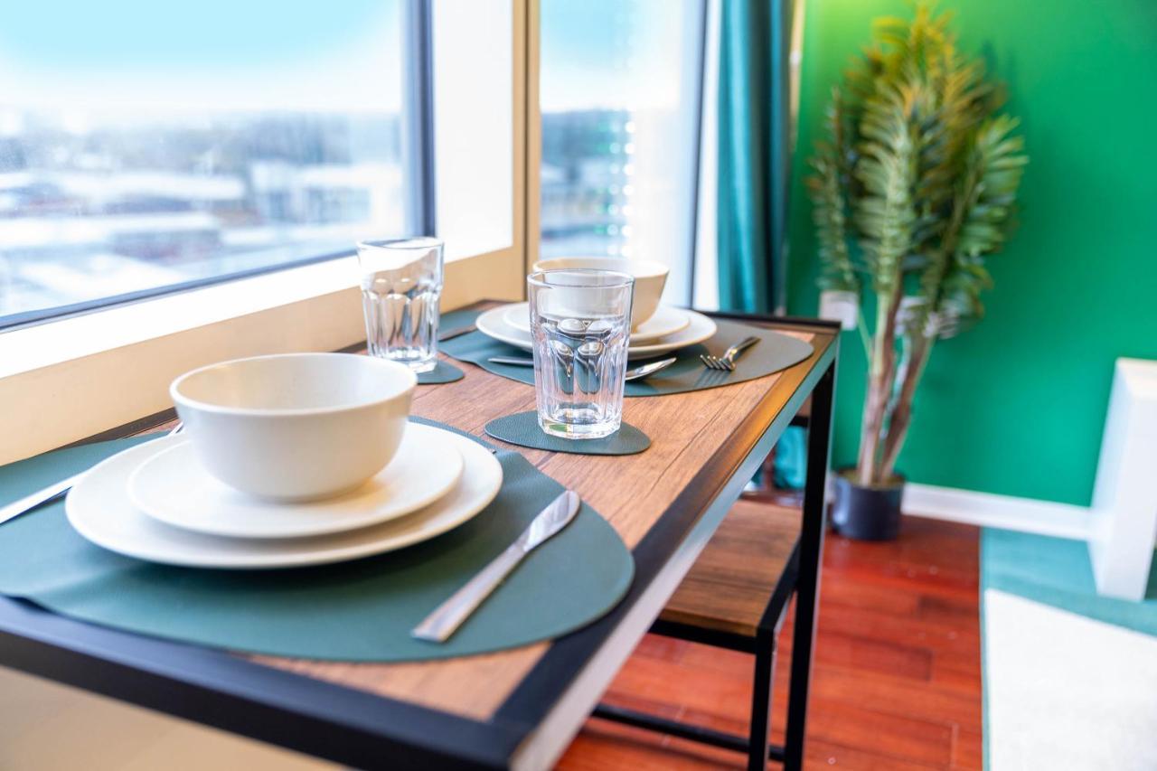 Maevela Apartments - Top Floor Rolex Themed Studio Apt Inside The Cube, Mailbox - Free Netflix & Wifi Birmingham Bagian luar foto