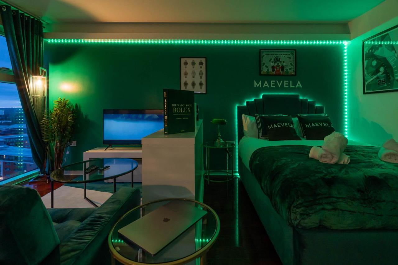 Maevela Apartments - Top Floor Rolex Themed Studio Apt Inside The Cube, Mailbox - Free Netflix & Wifi Birmingham Bagian luar foto